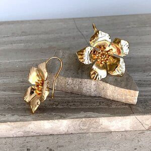 New ~ Anthropologie Shashi Petite Gold Flower Drop Earrings